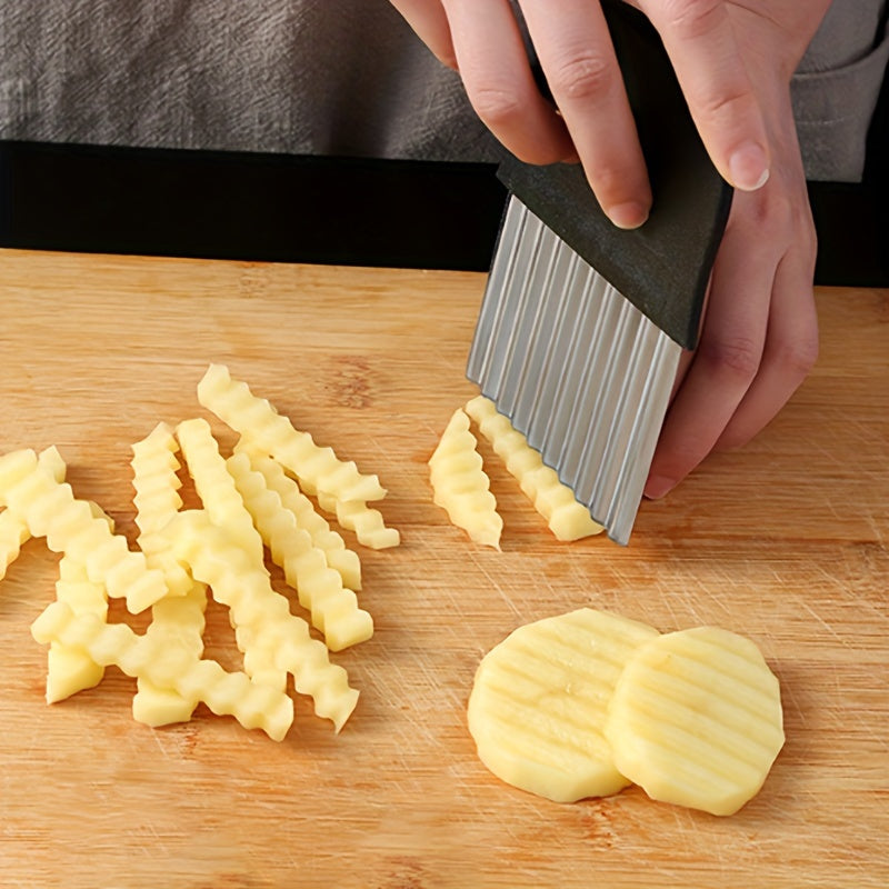 1pc Stainless Steel Crinkle Cutter, Plastic Handle Wavy Potato Chopper - Kitchen Vegetable Slicer, Fancy Ripple Cut Tool for Chopping Veggies and Fruits - For Home Cooks & Chefs - Perfect for Salads & Garnish